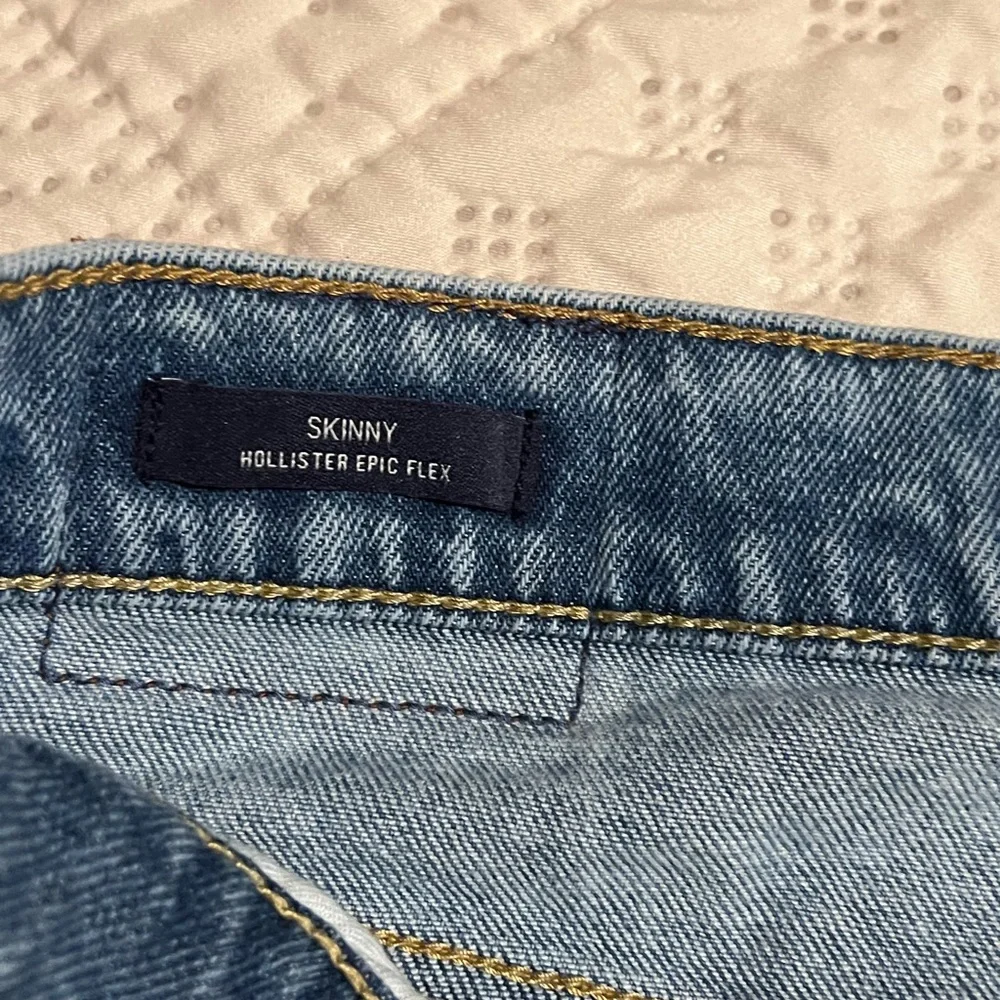 - Hollister Skinny Epic Flex Jeans Light  Wash 31x32 Distressed - Picture 3 of 6